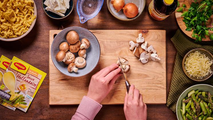Spätzle-Spargel-Pfanne mit Champignons