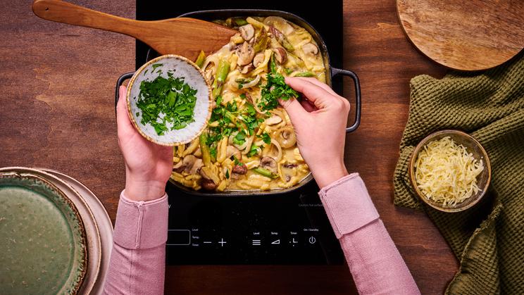 Spätzle-Spargel-Pfanne mit Champignons