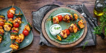 Mediterrane Hähnchen-Gemüse-Spieße