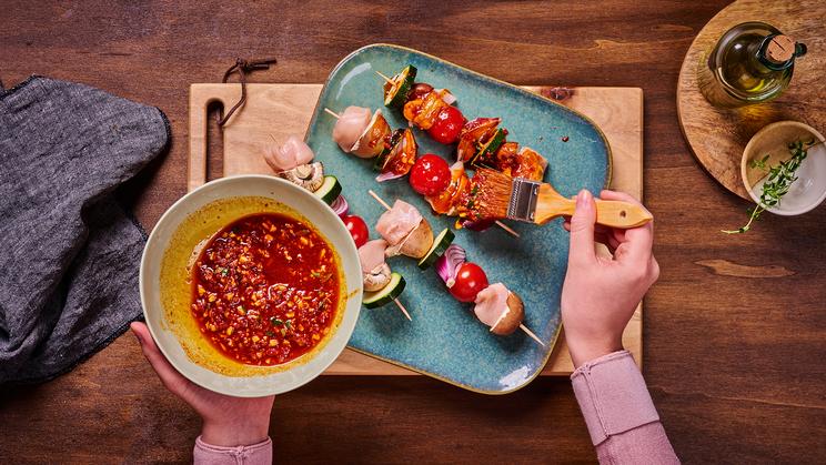 Mediterrane Hähnchen-Gemüse-Spieße