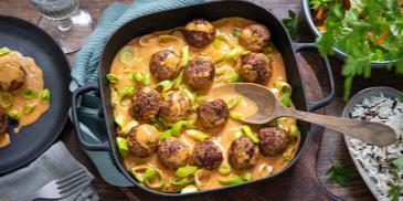 Hackbällchen in cremig-scharfer Sauce