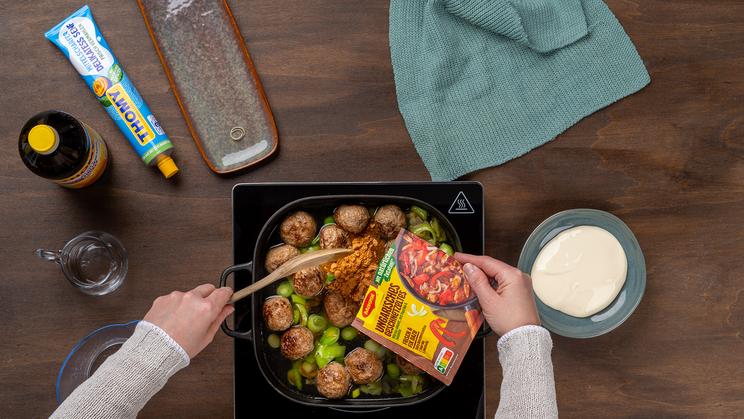 Hackbällchen in cremig-scharfer Sauce
