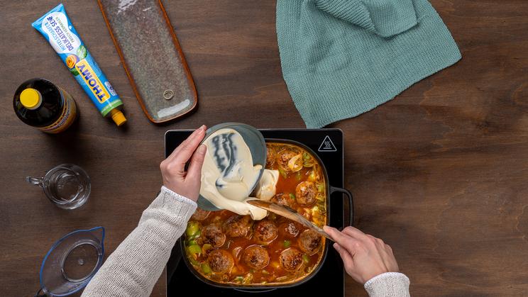 Hackbällchen in cremig-scharfer Sauce