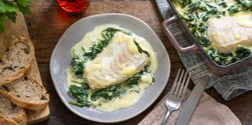 Ofenfisch auf Blattspinat