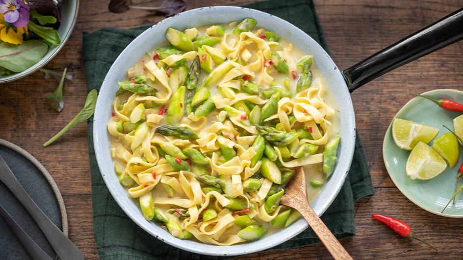 Spargel-Pasta-Pfanne mit Limetten-Chili-Hollandaise