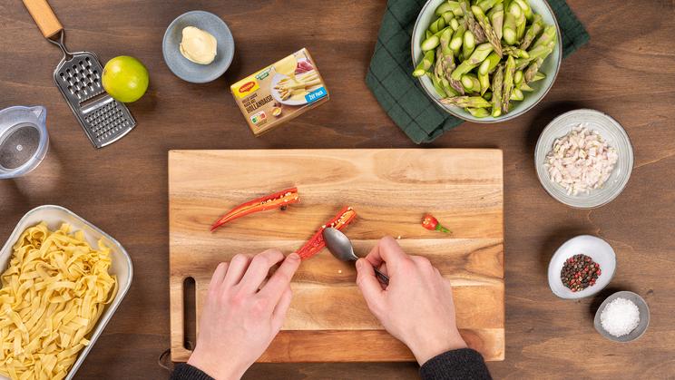 Spargel-Pasta-Pfanne mit Limetten-Chili-Hollandaise