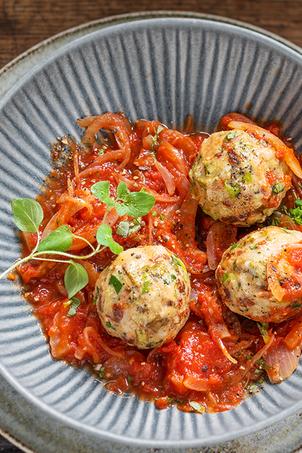 Semmelknödel mit Tomaten-Fenchel-Sugo