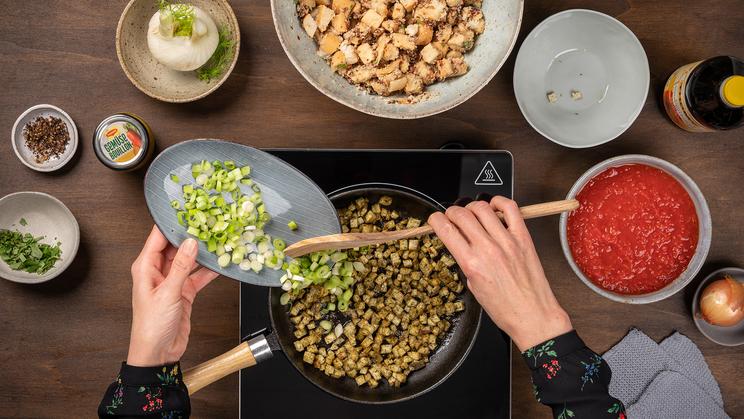 Semmelknödel mit Tomaten-Fenchel-Sugo