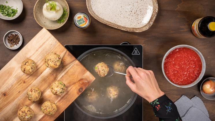 Semmelknödel mit Tomaten-Fenchel-Sugo