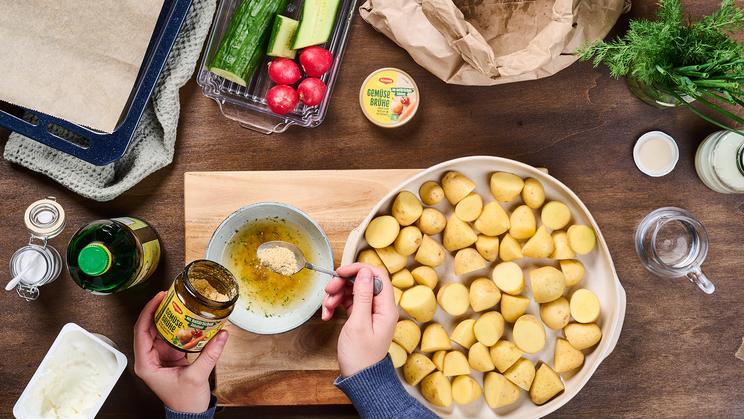 Blechkartoffeln mit zweierlei Gemüsedip