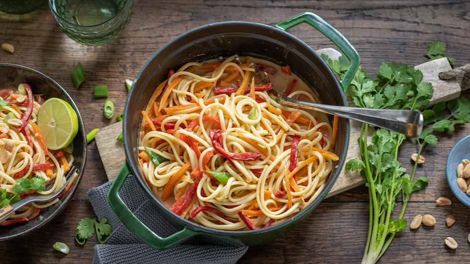 One Pot Pasta in Erdnusssauce