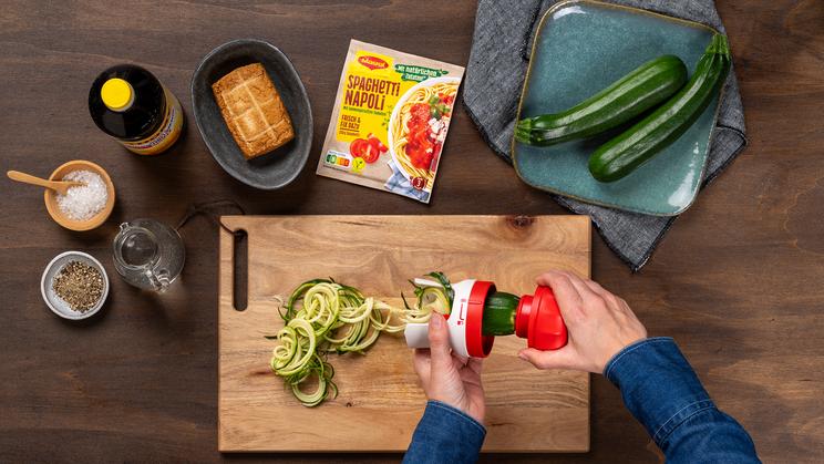 Zoodles mit Tofu Bolognese