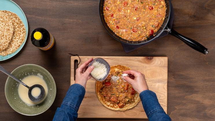 Gefüllte Pfannkuchen mit Veggie Hack und Gemüse
