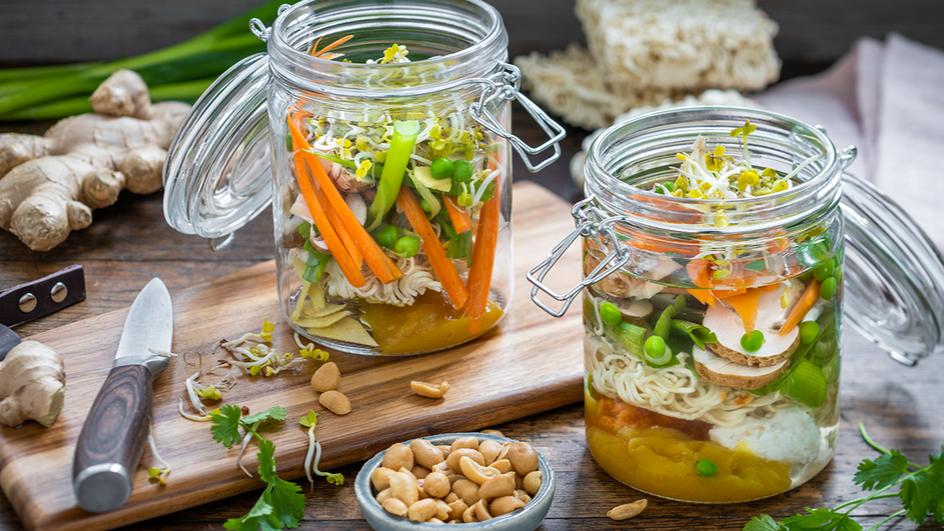 Asiatische Nudelsuppe to go