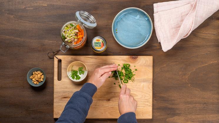 Asiatische Nudelsuppe to go