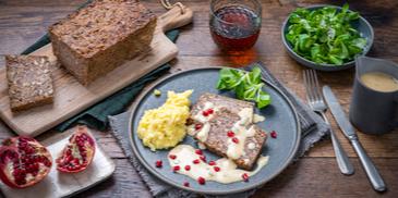Vegetarischer Nussbraten mit Kartoffel-Selleriepüree