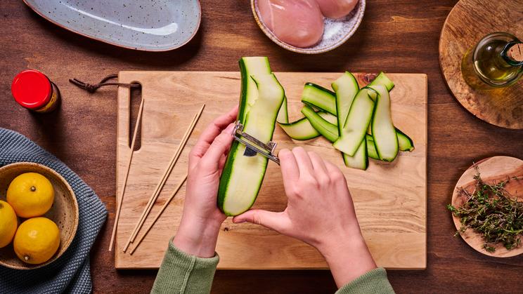 Hähnchen-Zucchini-Spieße mit Zitrone