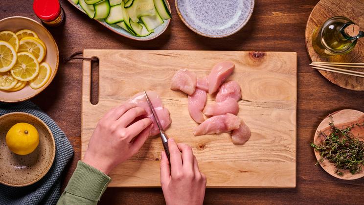 Hähnchen-Zucchini-Spieße mit Zitrone