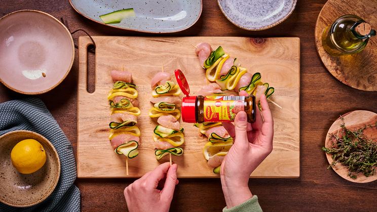 Hähnchen-Zucchini-Spieße mit Zitrone