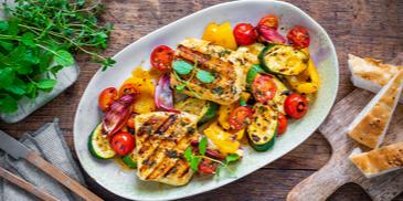 Marinierter Halloumi mit Grillgemüse