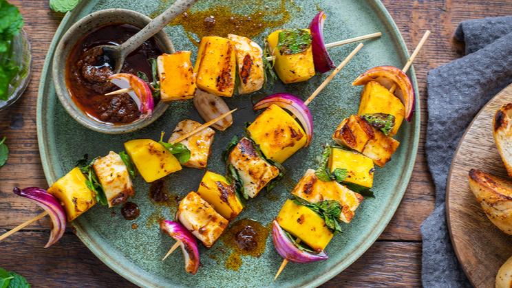 Halloumi-Mango-Spieße