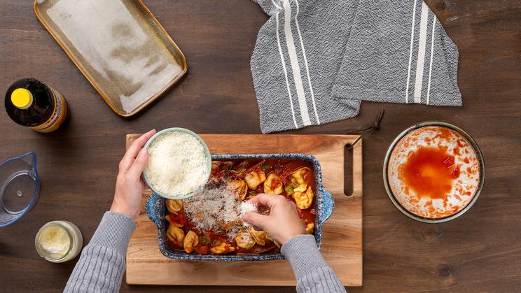 Pikanter Tortelloni-Auflauf mit Chorizo