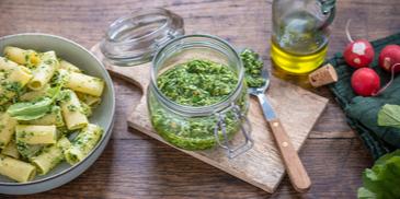 Radieschenblätter-Pesto