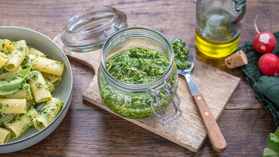 Radieschenblätter-Pesto