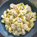Kartoffelsalat mit Würstchen und Ei