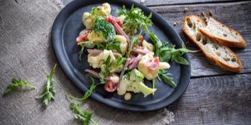 Lauwarmer Brokkoli-Blumenkohl-Salat