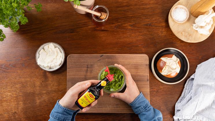 Tagliatelle mit Basilikum-Pesto und Ricotta