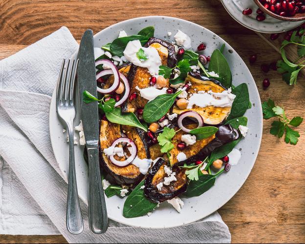 Auberginensalat mit Tahini-Dressing