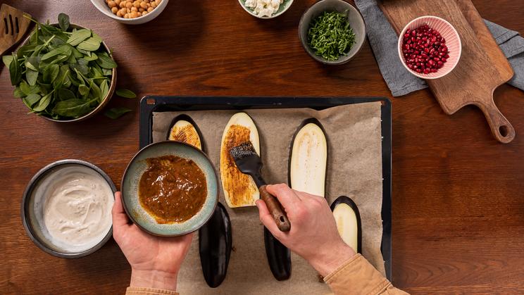 Auberginensalat mit Tahini-Dressing