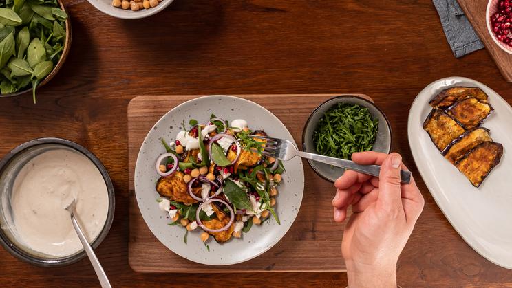Auberginensalat mit Tahini-Dressing