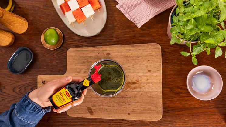 Wassermelonen-Halloumi-Spieße mit Minzpesto