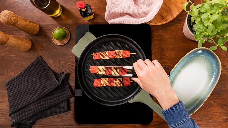 Wassermelonen-Halloumi-Spieße mit Minzpesto