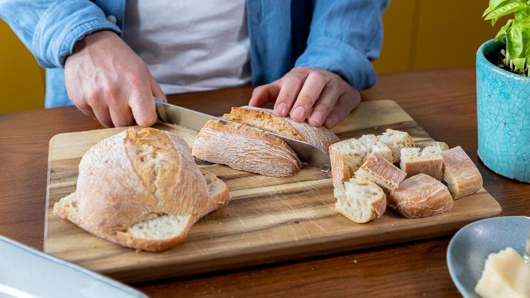 Mediterraner Brotsalat