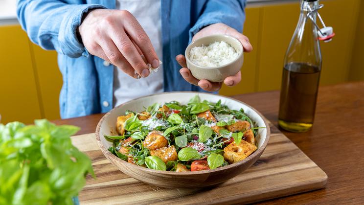 Mediterraner Brotsalat