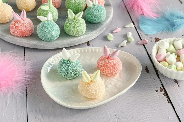 Mini brigadeiros de coco para Pascua