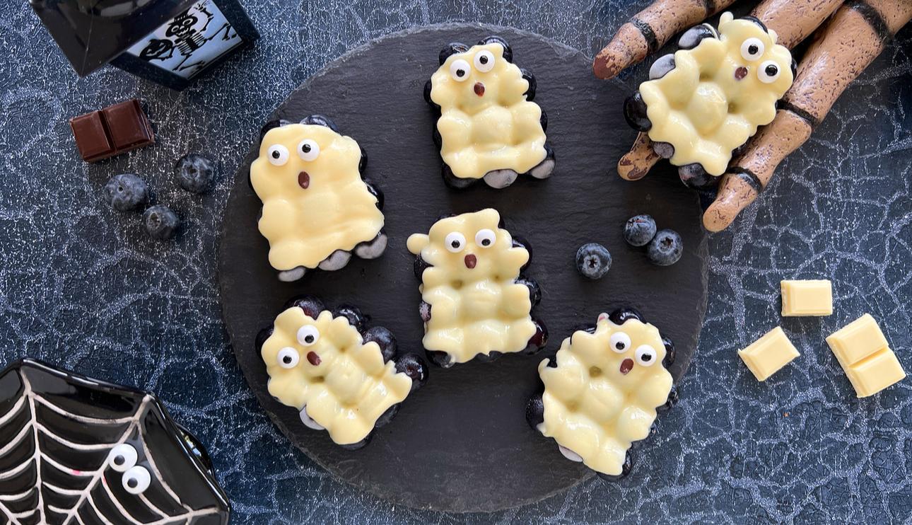 Mini fantasmitas de arándanos y chocolate blanco