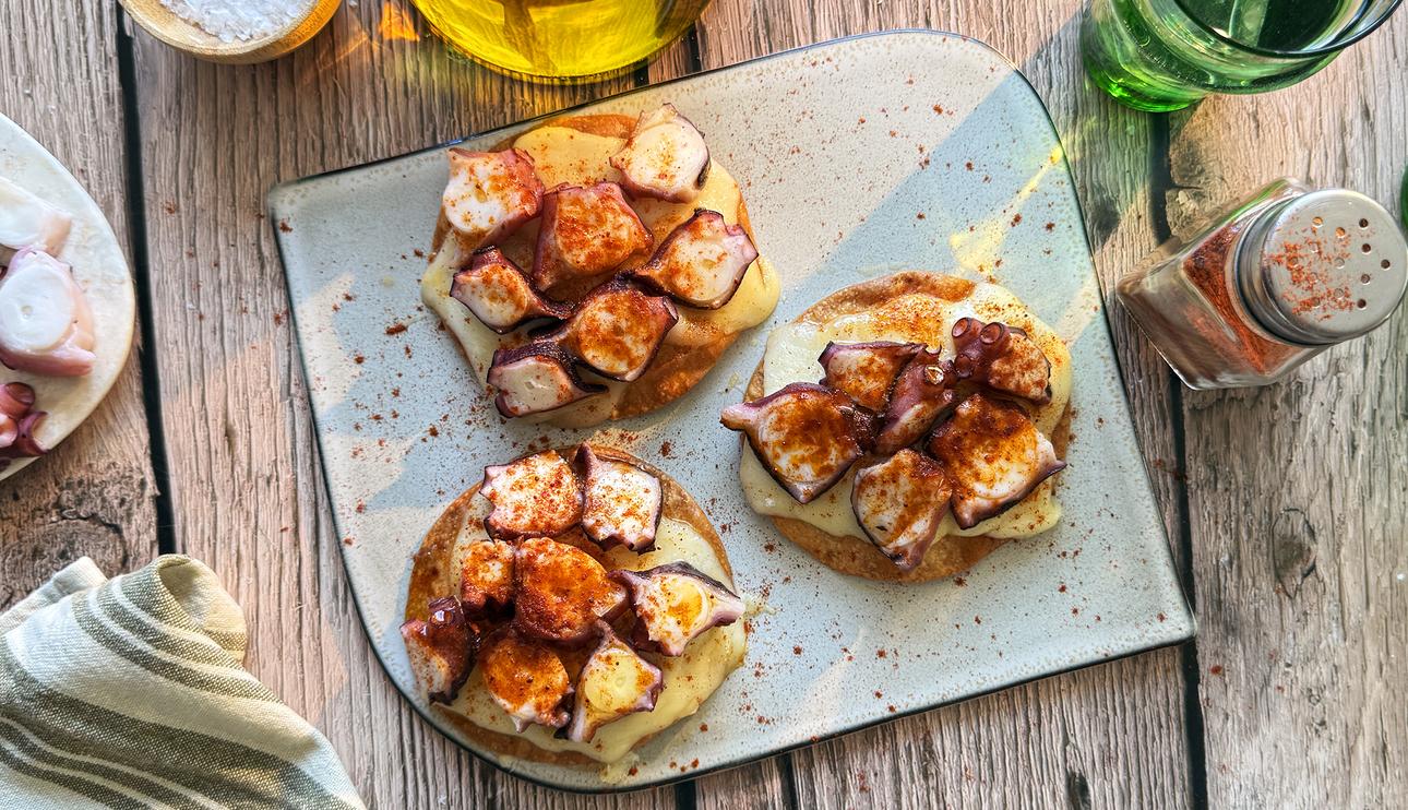 Montadito crujiente de pulpo y queso Arzúa