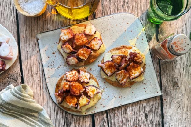 Montadito crujiente de pulpo y queso Arzúa