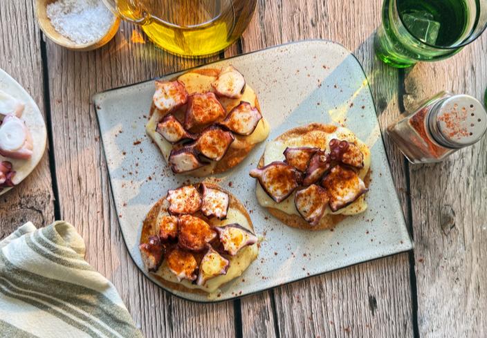 Montadito crujiente de pulpo y queso Arzúa