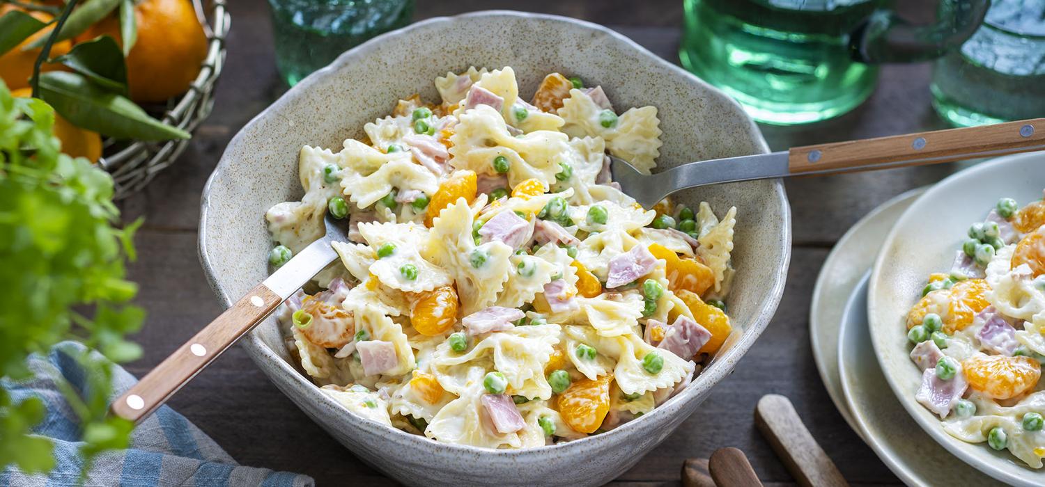Nudelsalat mit Schinken, Erbsen und Mandarinen