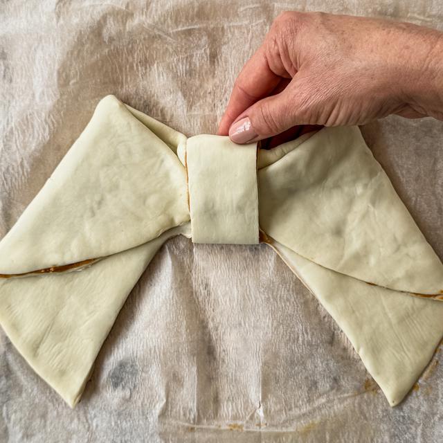 Lazo de hojaldre y crema Bíscoff