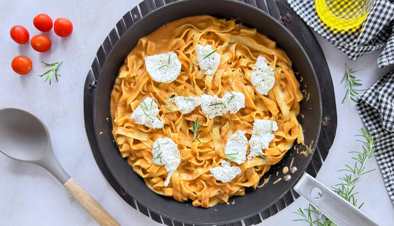 Pasta cremosa de tomates cherry y burrata