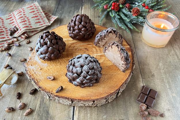 Piñas de polvorón y chocolate