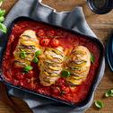 Hasselback-Hähnchen auf Tomatensugo