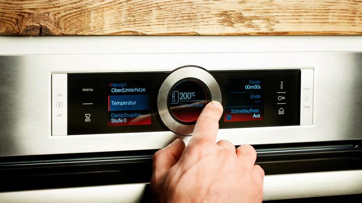 Hasselback-Hähnchen auf Tomatensugo