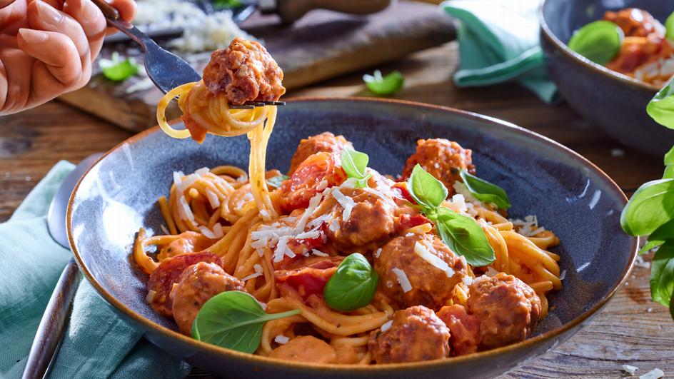Pasta mit Salsiccia-Bällchen